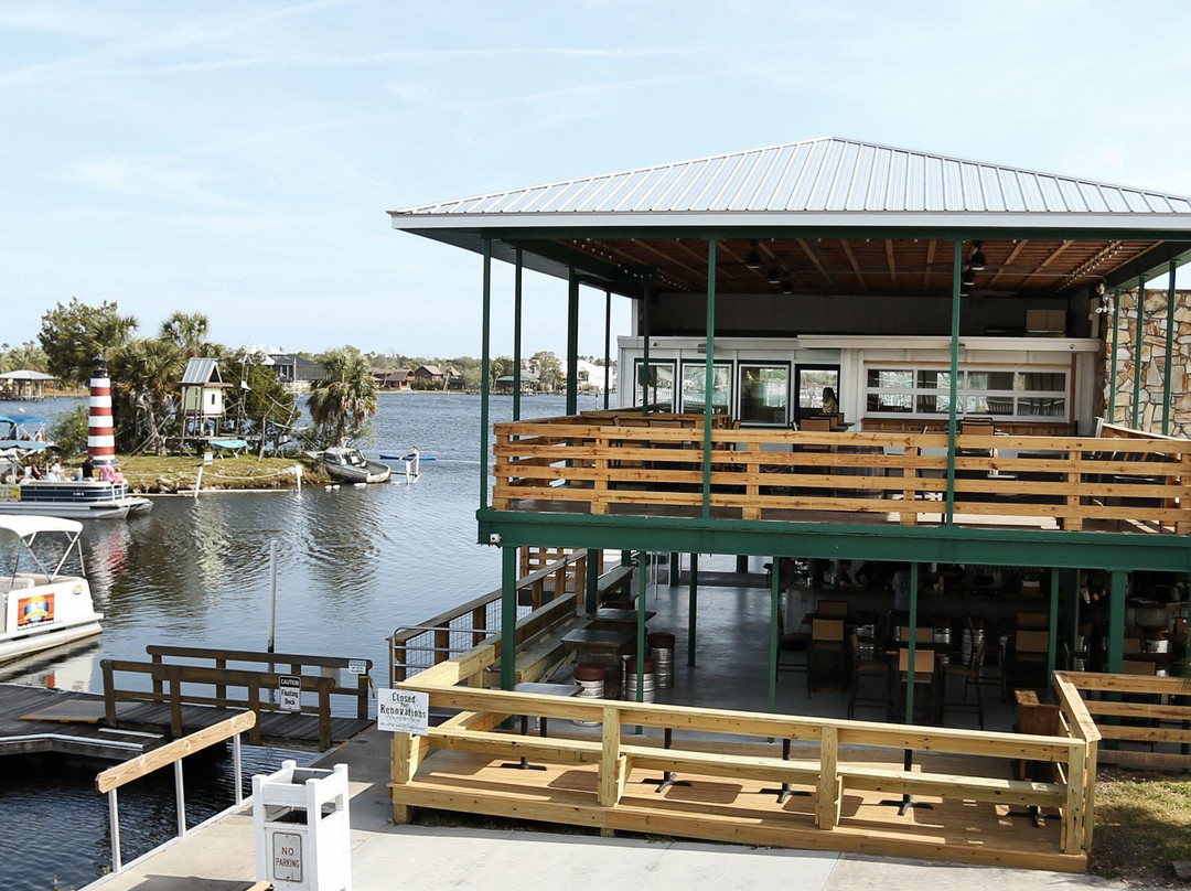 Monkey Island Riverside Resort主图