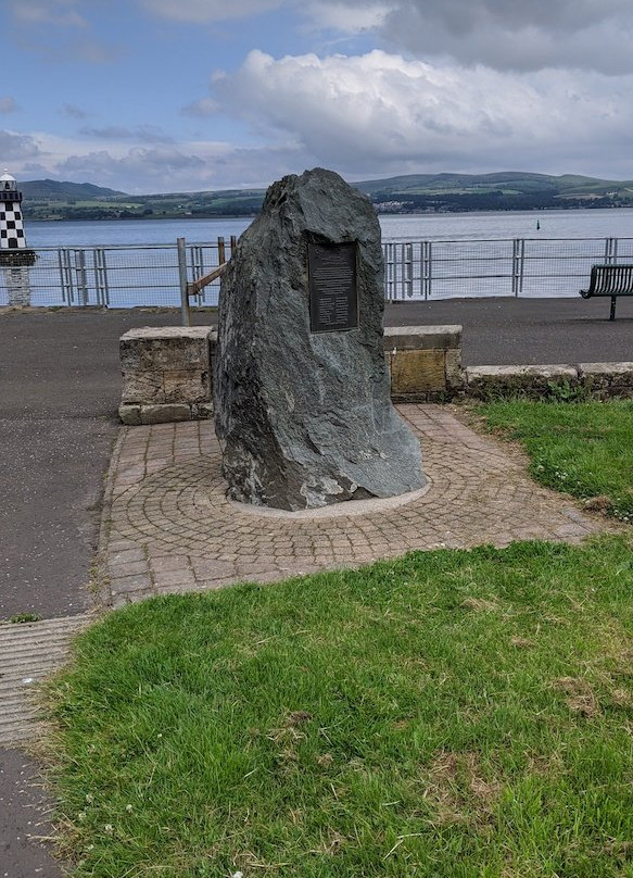 Coronation Park Memorial Cairn景点图片