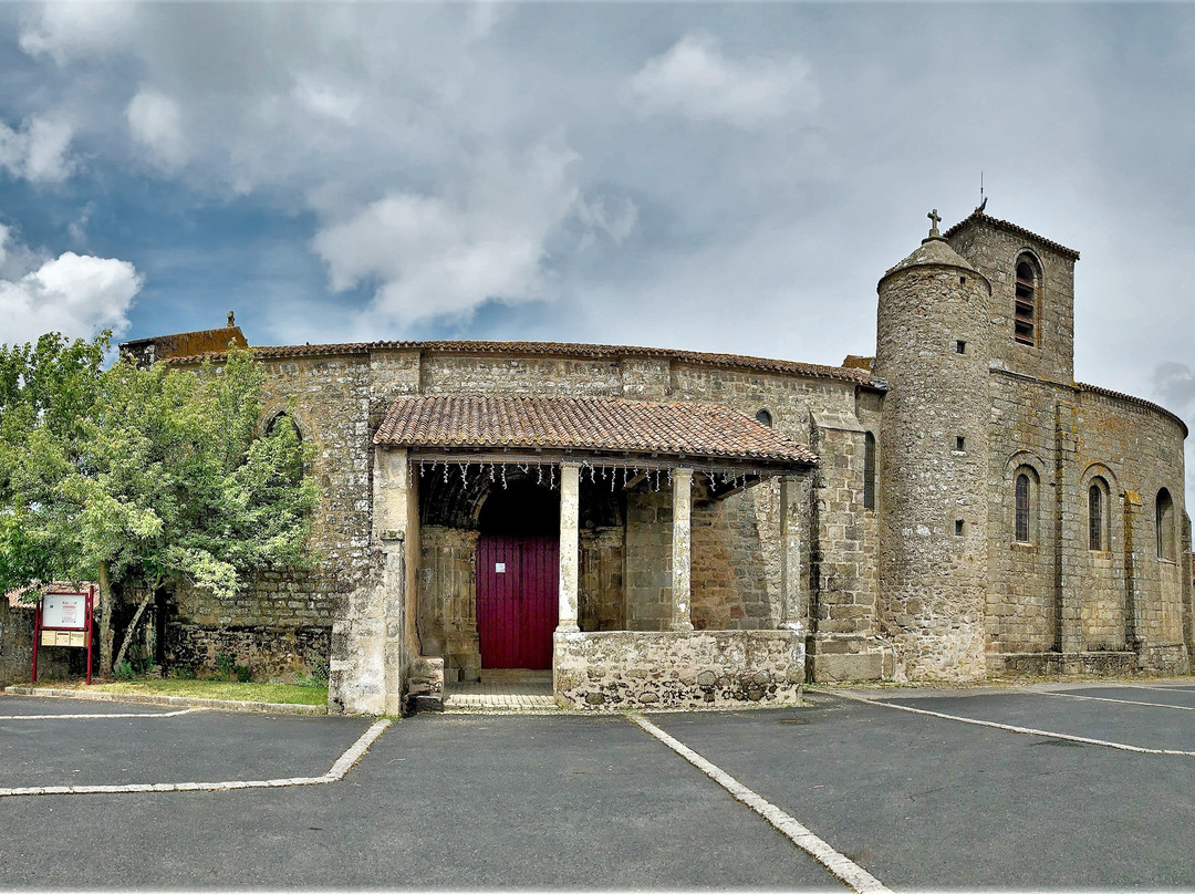 Eglise Saint Sauveur de Givre en Mai景点图片