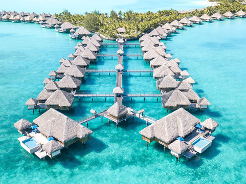 波拉波拉岛瑞吉度假村酒店主图