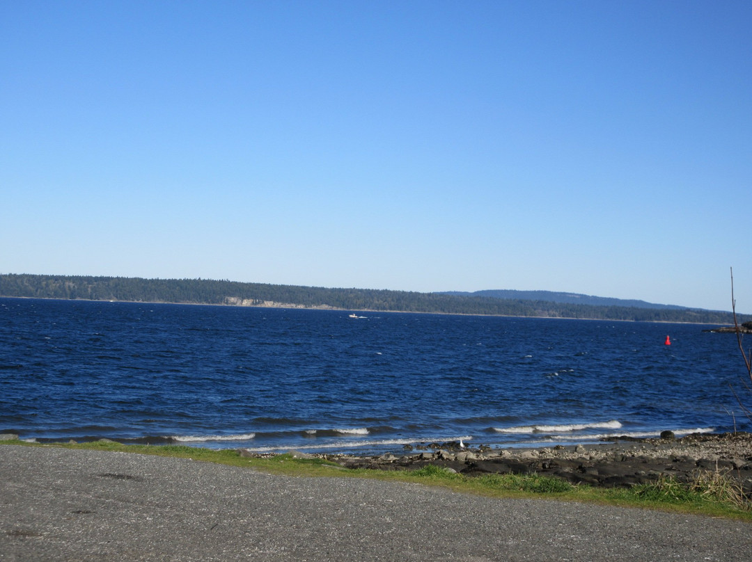 Kinsmen Beach Park景点图片