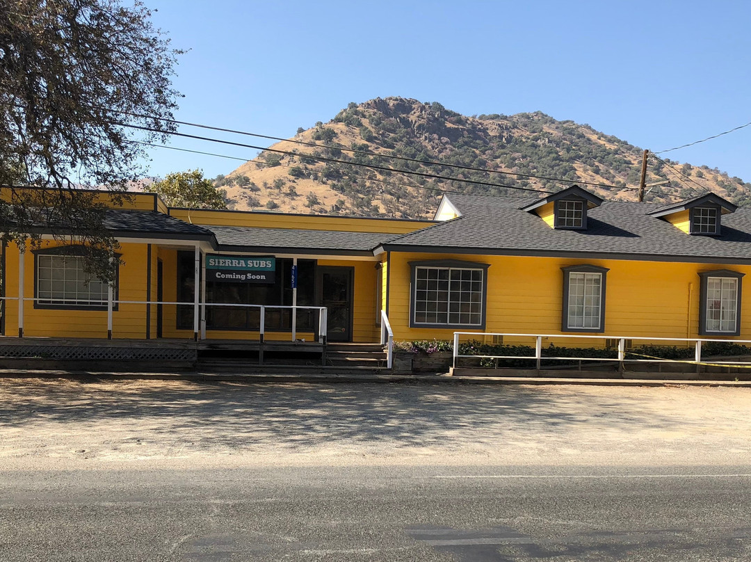 Three Rivers餐馆和美食-Sierra Subs and Salads