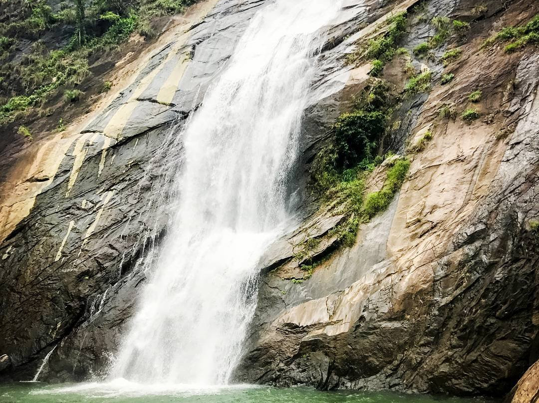 Marmala Waterfall景点图片