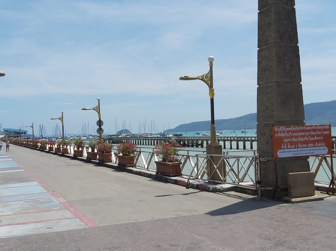Ao Chalong Pier景点图片