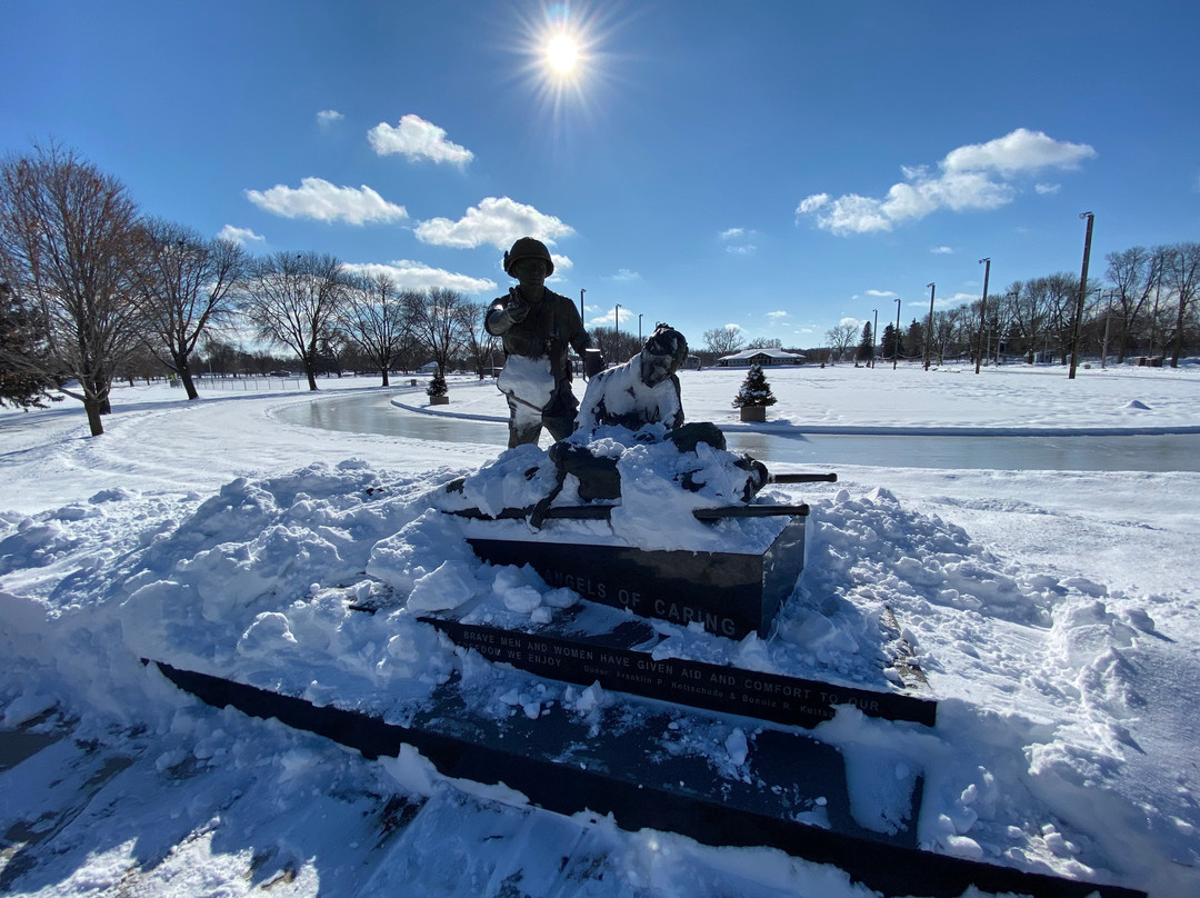 Soldiers Field Veterans Memorial景点图片