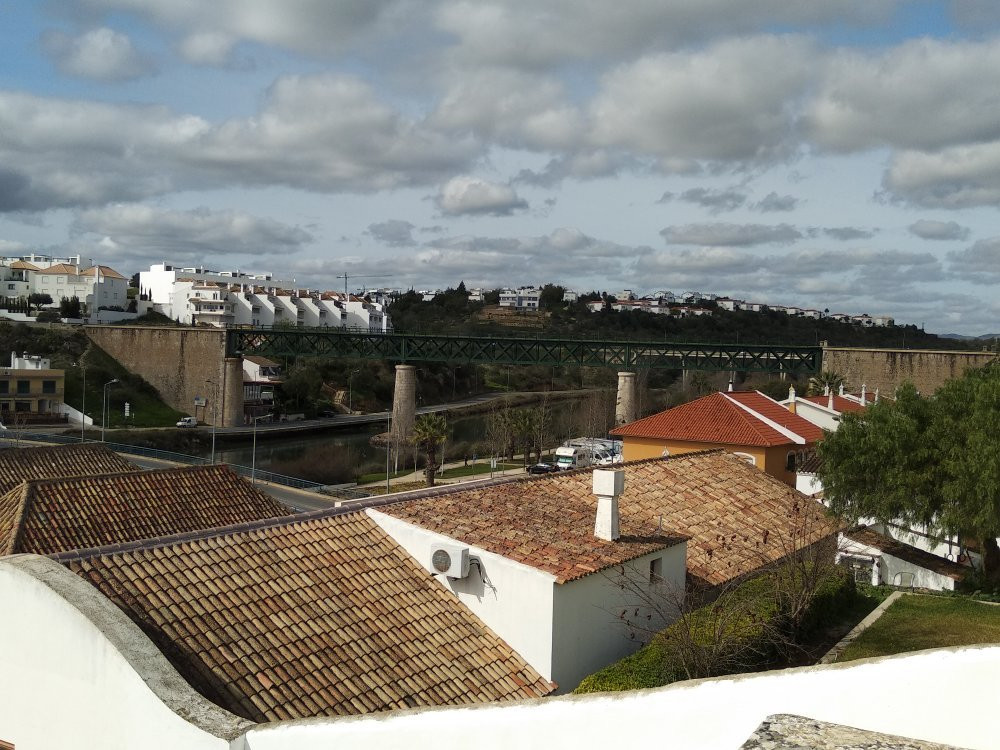 Ponte Ferroviária de Santa Maria-塔维拉必去景点