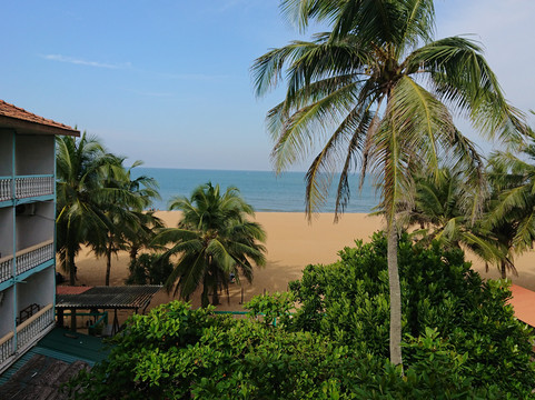 黄玉海滩酒店主图