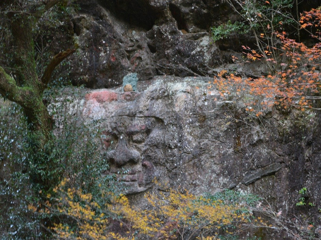 Magaibutsu - Buddha Statues Carved on Rocks景点图片