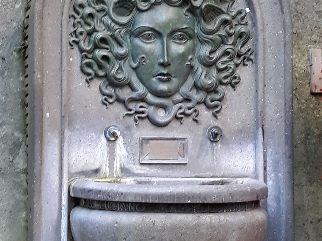 Fontana della Gorgone (Medusa)景点图片