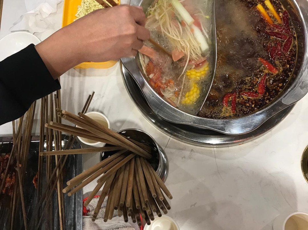 重庆南方君临酒店（奥体中心陈家坪地铁站店）主图