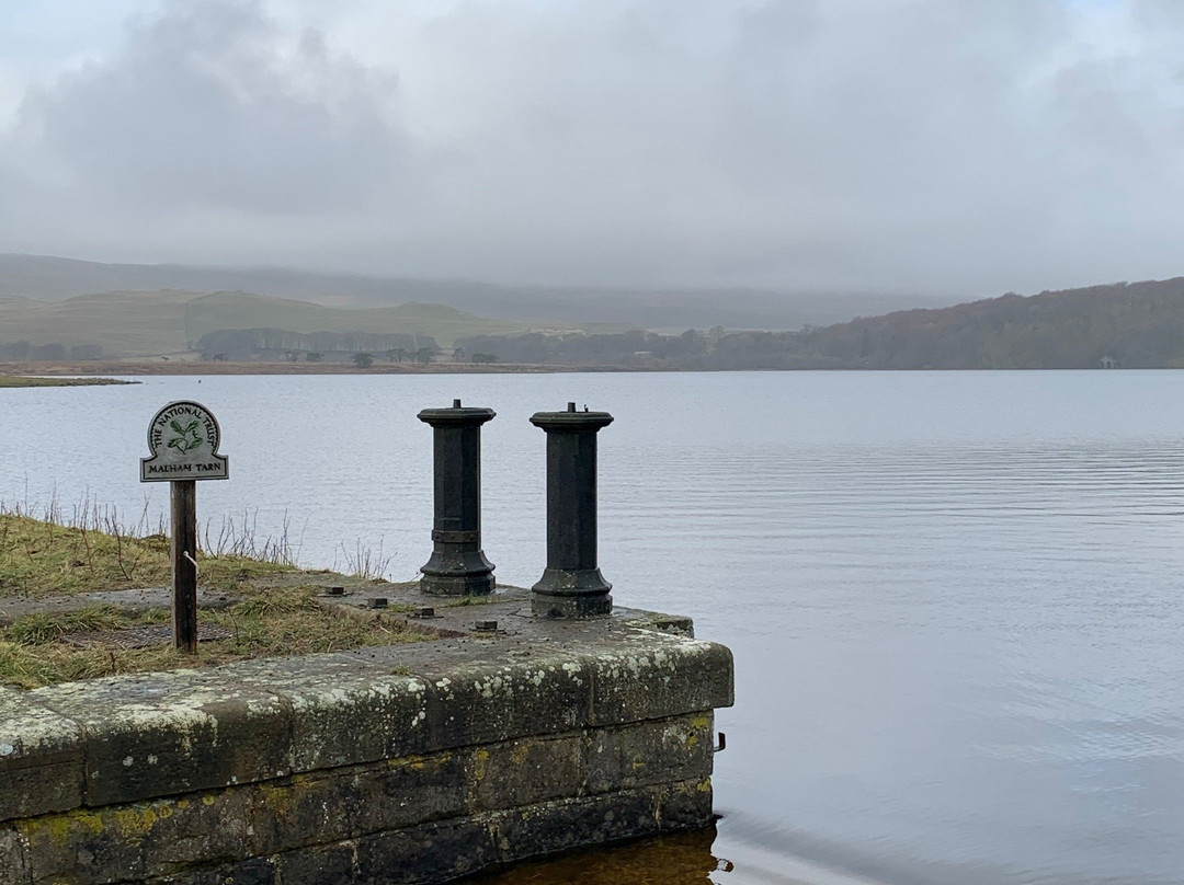 Malham Tarn景点图片