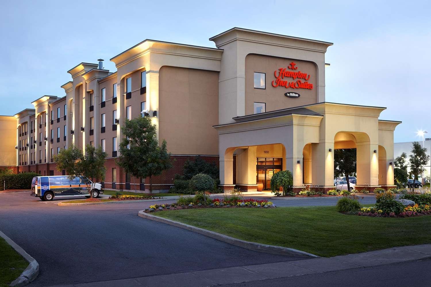 Hampton Inn Suites by Hilton Montreal-Dorval-官方