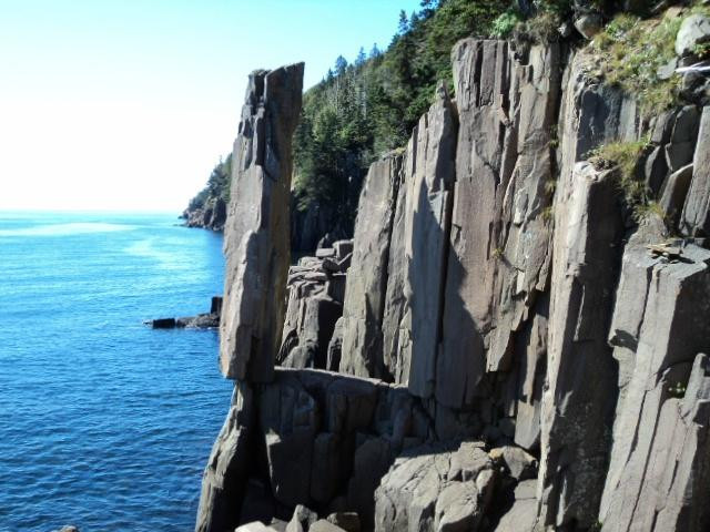 Balancing Rock Trail景点图片