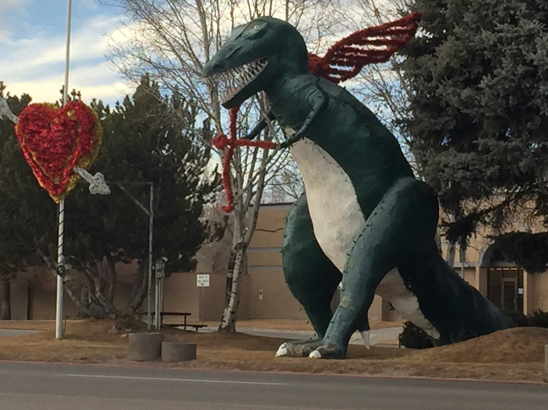 Seasonally Decorated Dinosaur景点图片