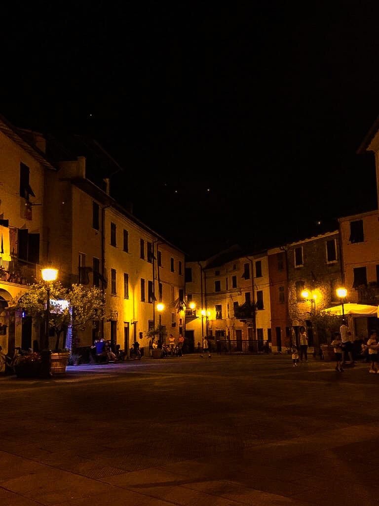 La Luna Nel Borgo-官方