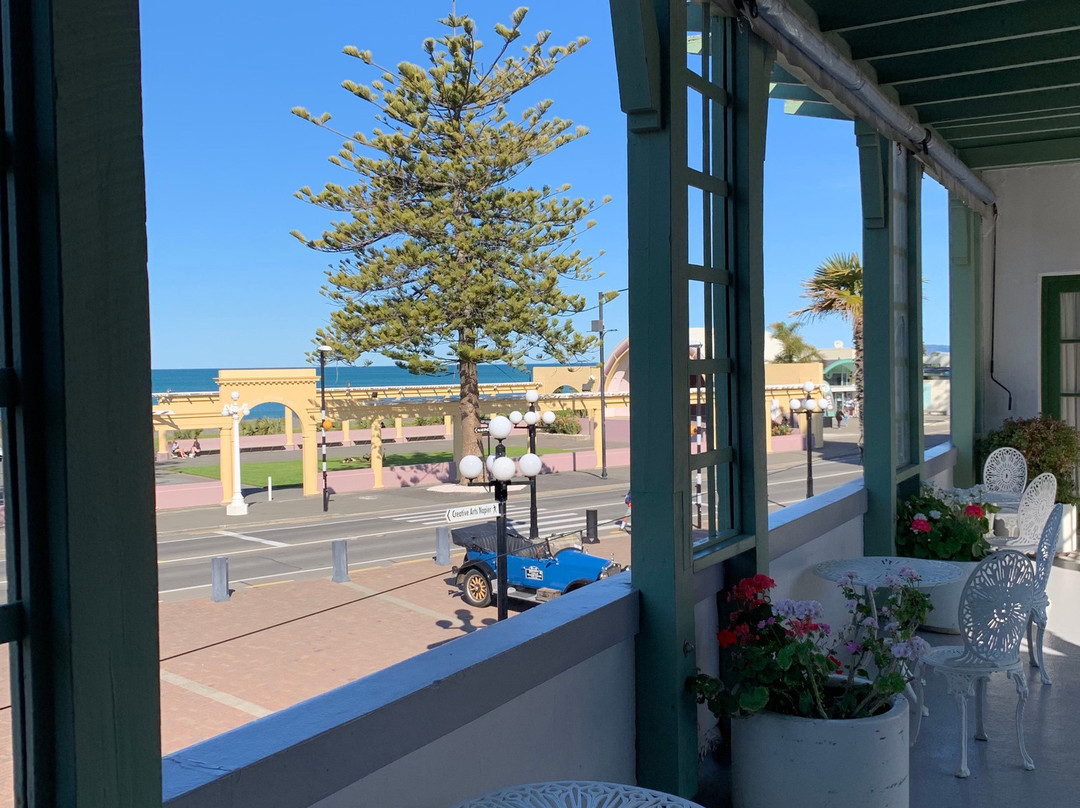 Art Deco Masonic Hotel主图