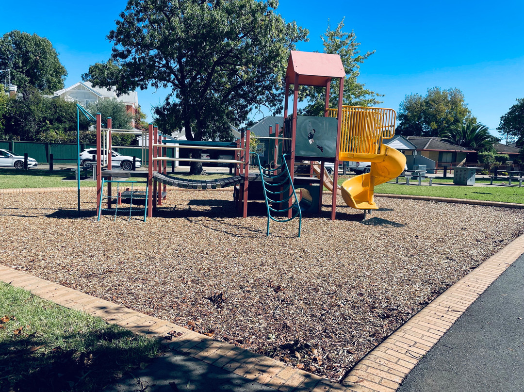 Deakin Reserve Park Playground景点图片