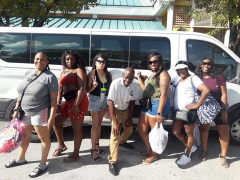 Captain Kirk Taxi and Tours-拿骚必去景点