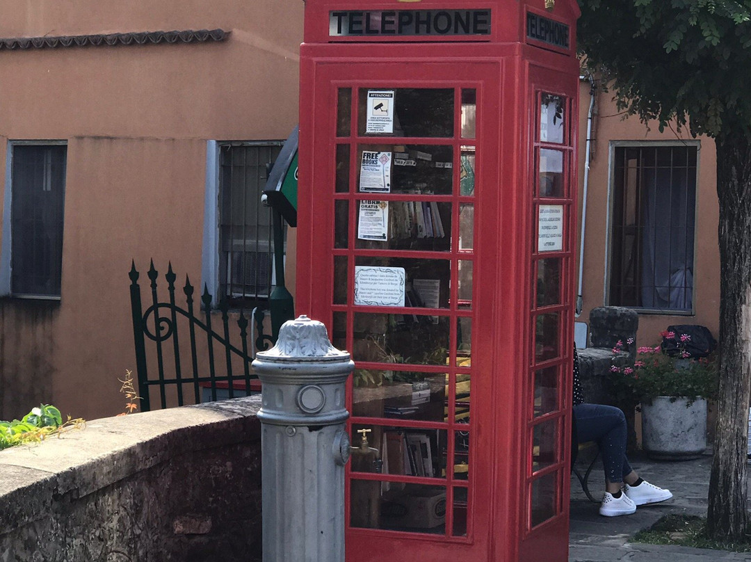 The Red Telephone Box Library-Barga必去景点
