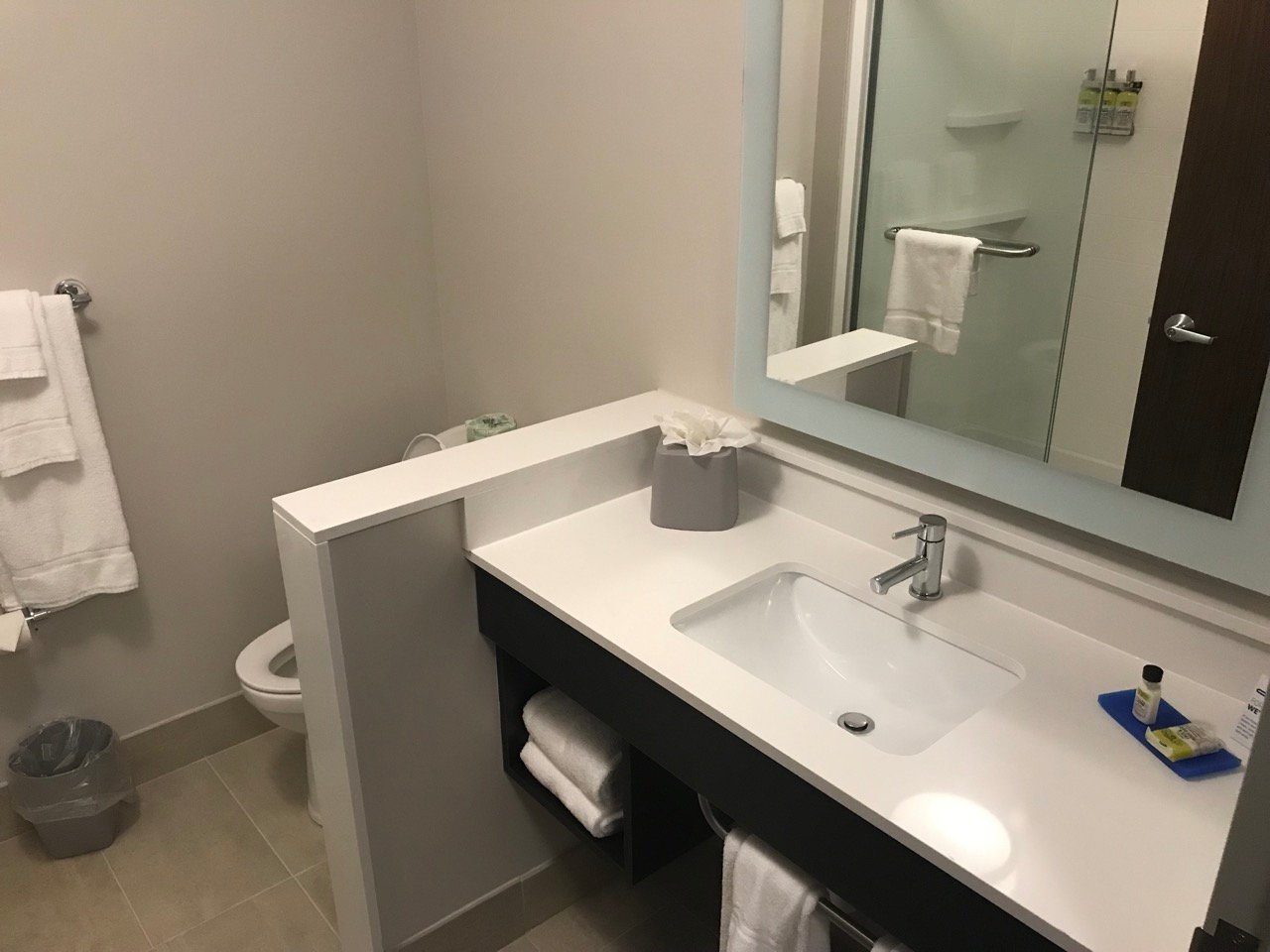 Holiday Inn Express & Suites Middletown By IHG-浴室