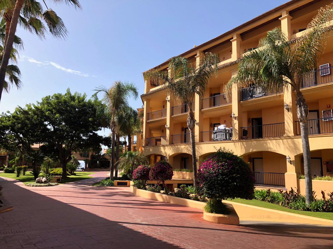 瓜达米纳水疗与高尔夫度假酒店主图