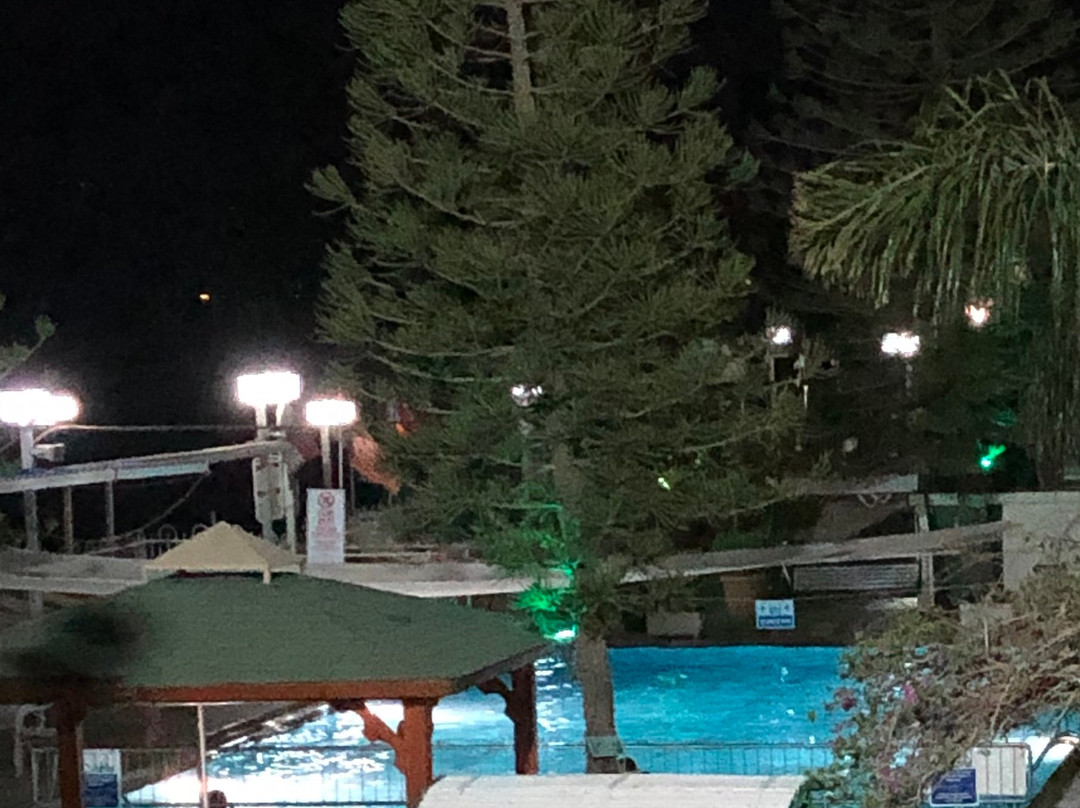 罗恩海滩酒店主图