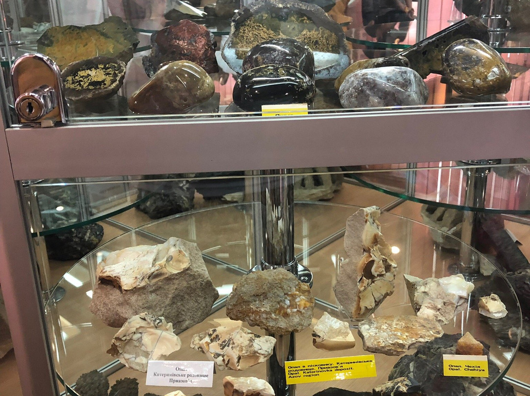 Museum of Precious and Decorative Stones-Khoroshiv必去景点