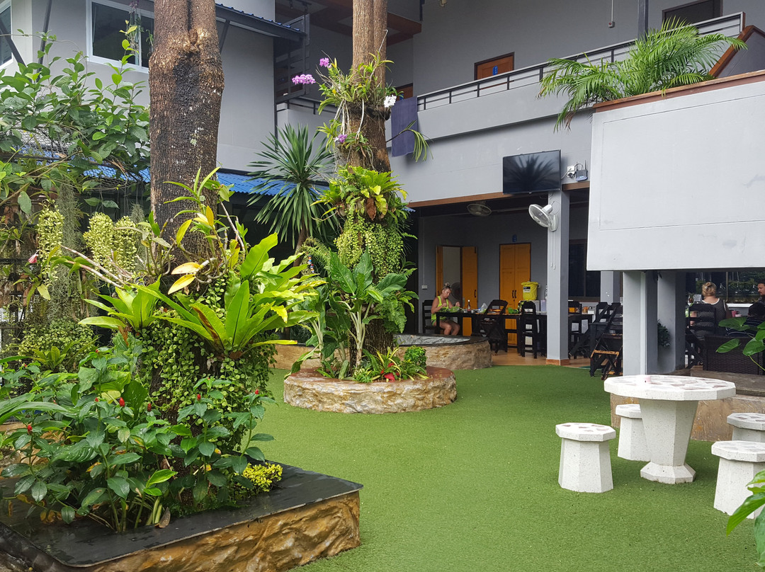 First & Frang Hotel主图