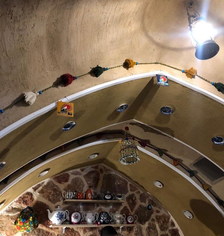 Abyaneh餐馆和美食-Cafe Khorshid Abyanech