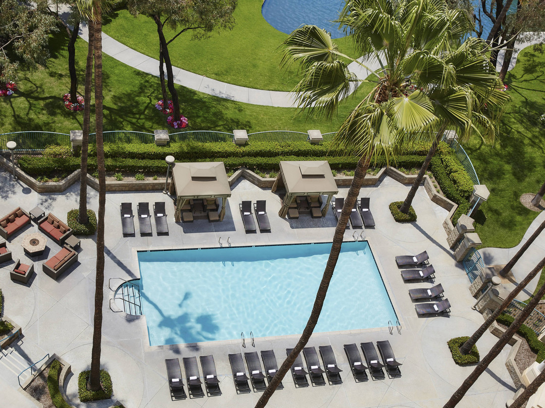 科斯塔梅萨万豪酒店主图