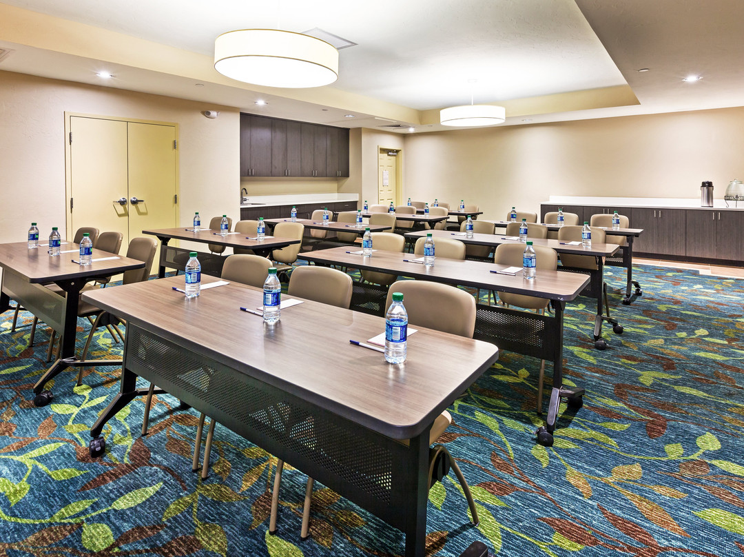 Candlewood Suites Midwest City By IHG主图