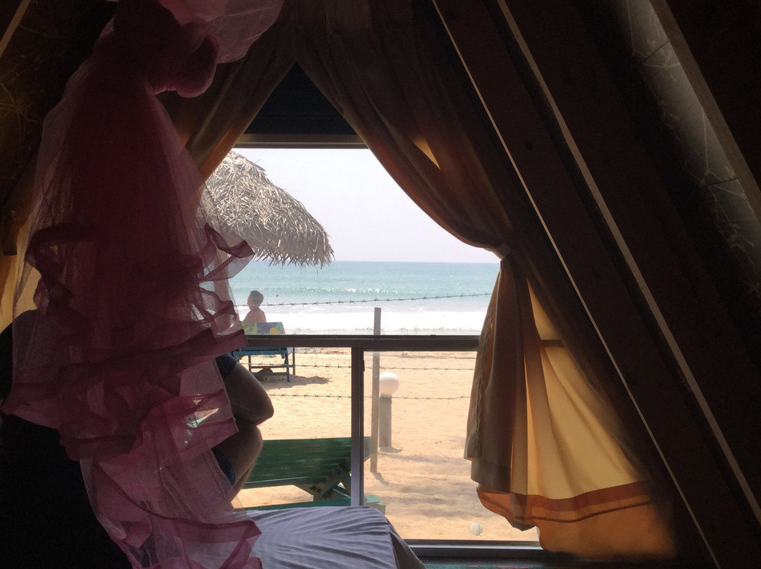 Alfresco Beach Hotel主图