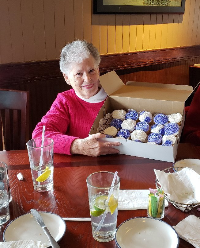 Mount Solon餐馆和美食-Anita's Decadent Delights Bake Shoppe