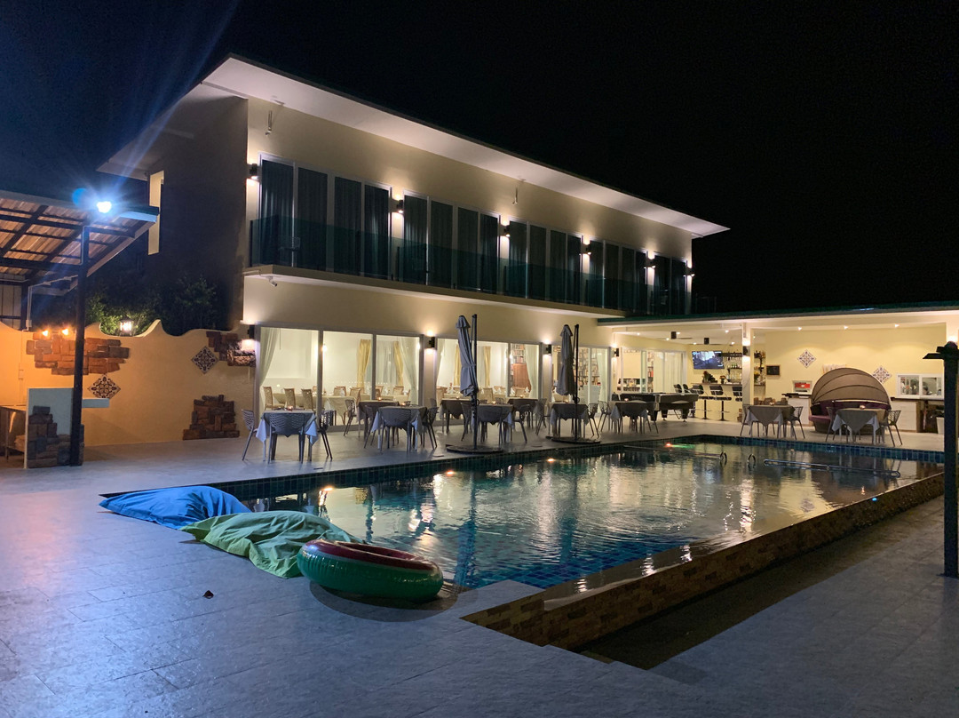 The Elysian Pearl Resort主图