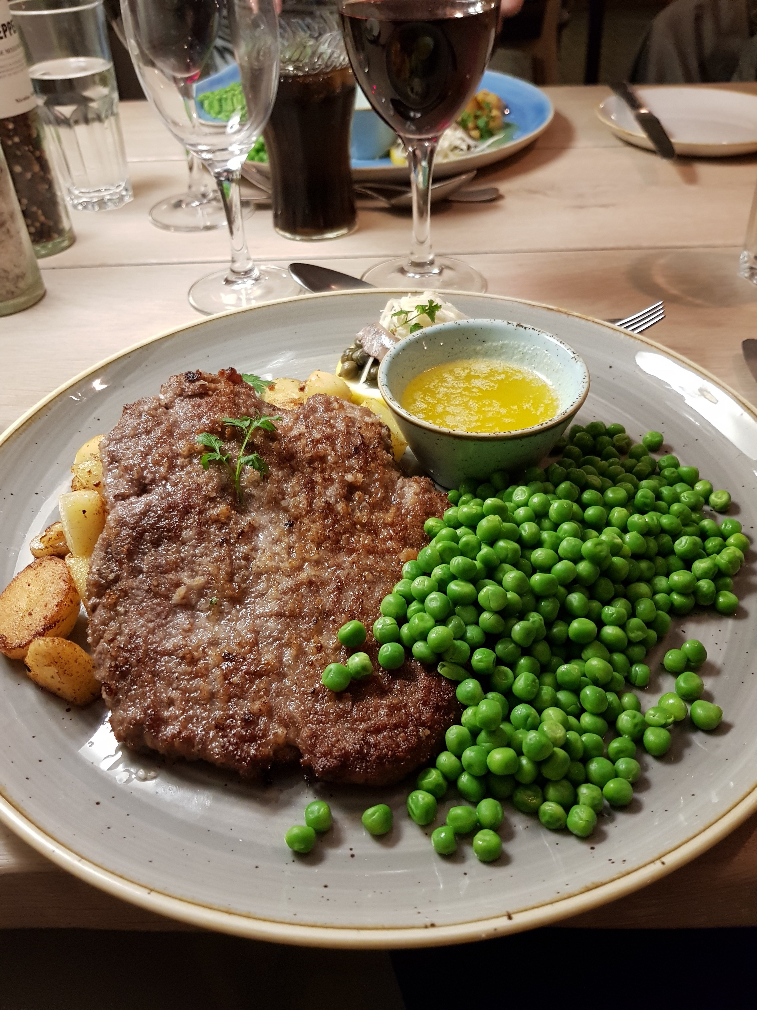 Den Gamle Kro-餐饮
