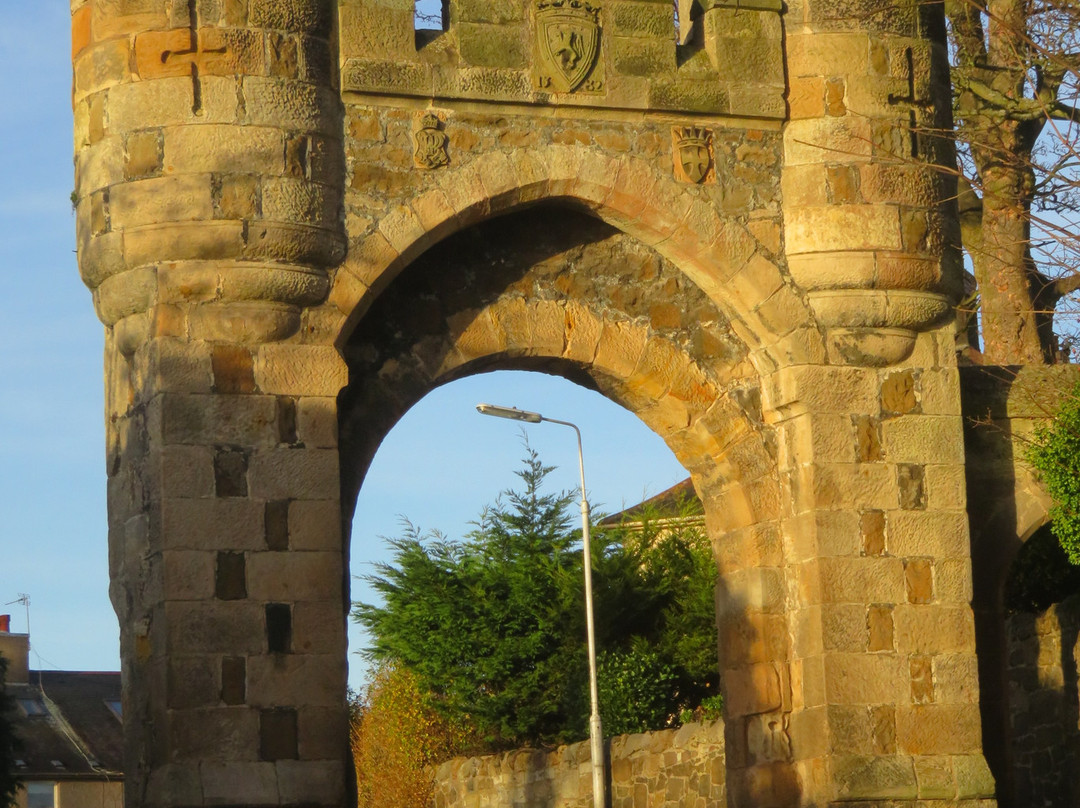 Rossend Castle Archway-Burntisland必去景点