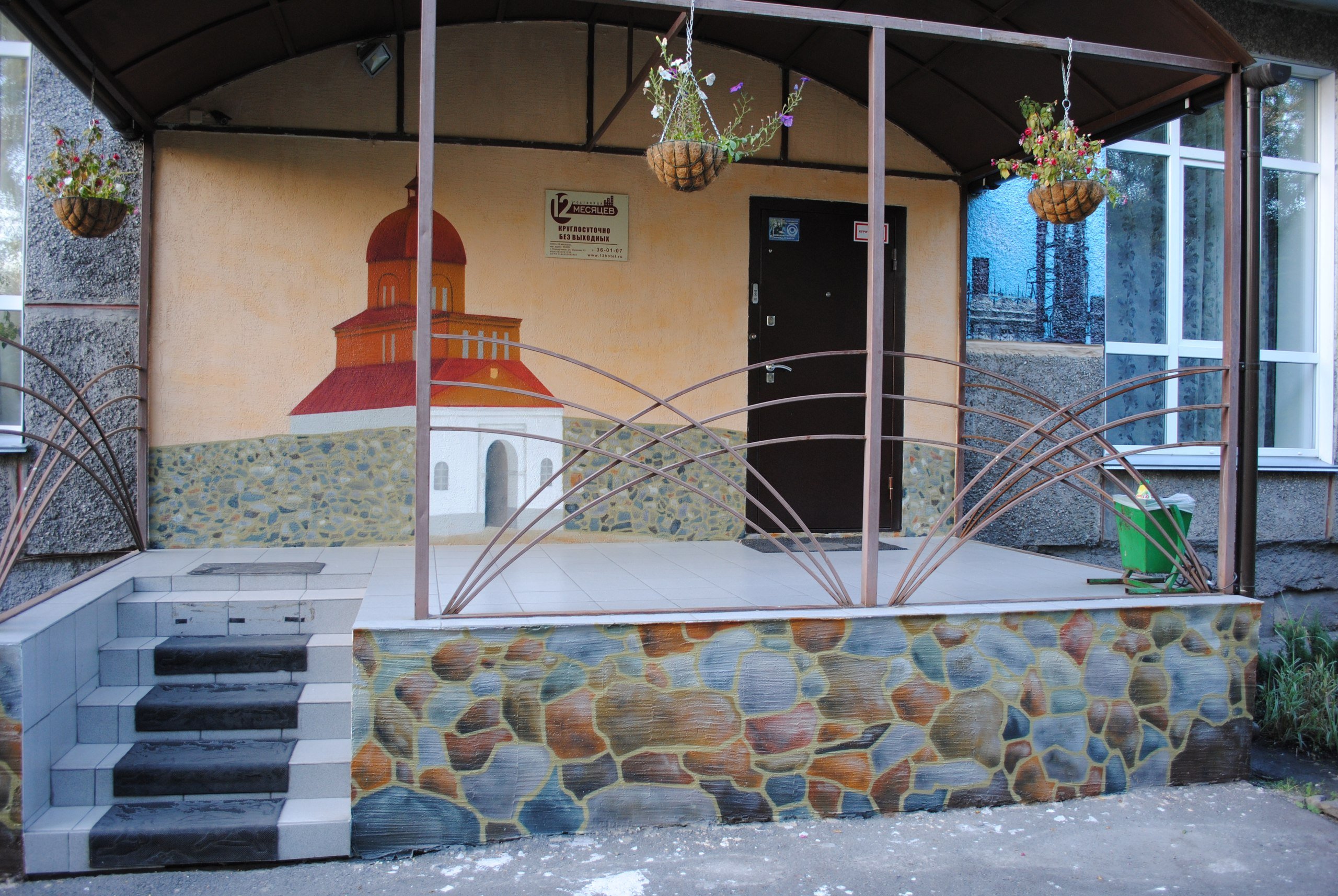 Hotel 12 Months-官方