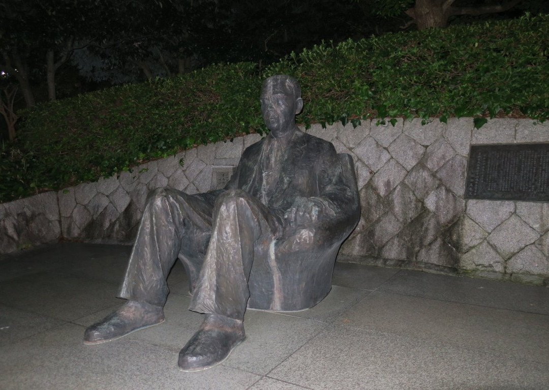 Governor Jiro Ishiba Statue-鸟取市必去景点