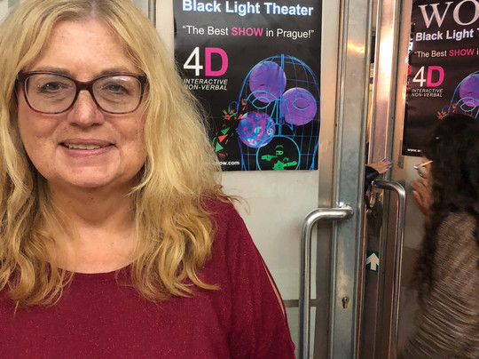 WOW Black Light Theater-布拉格必去景点