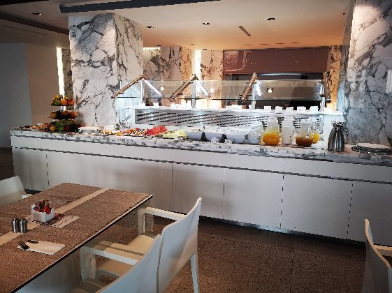 Silver Beach Hotel主图