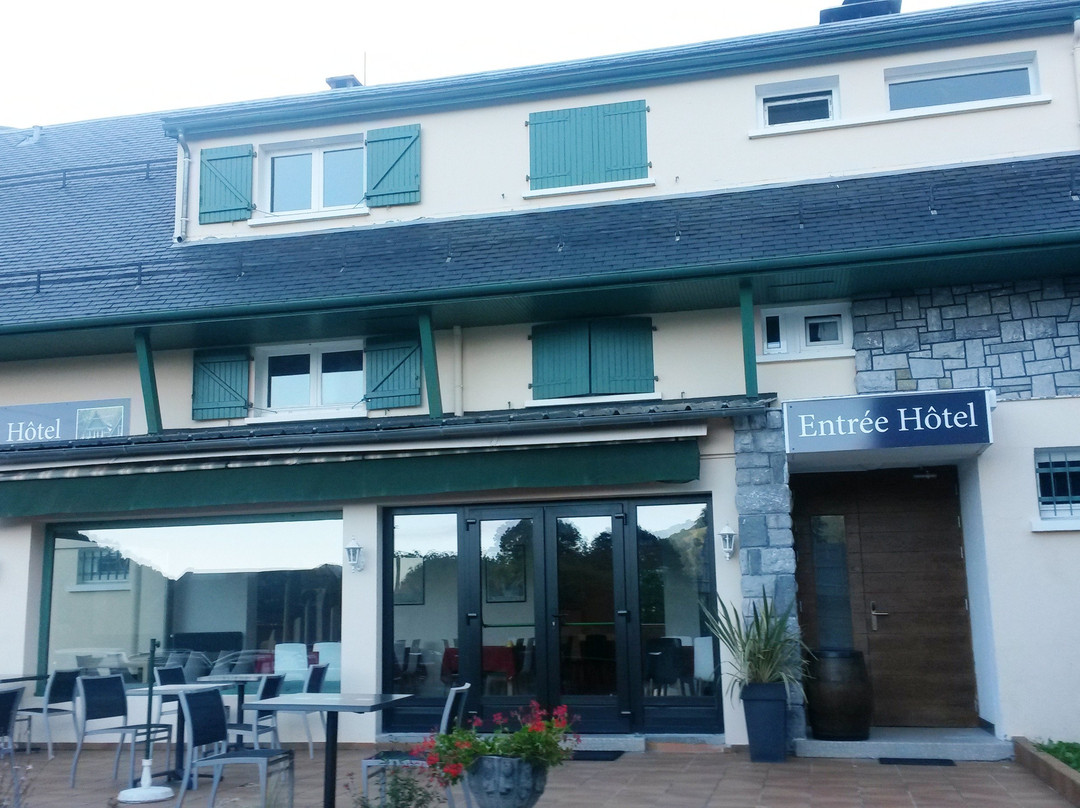 小木屋酒店主图