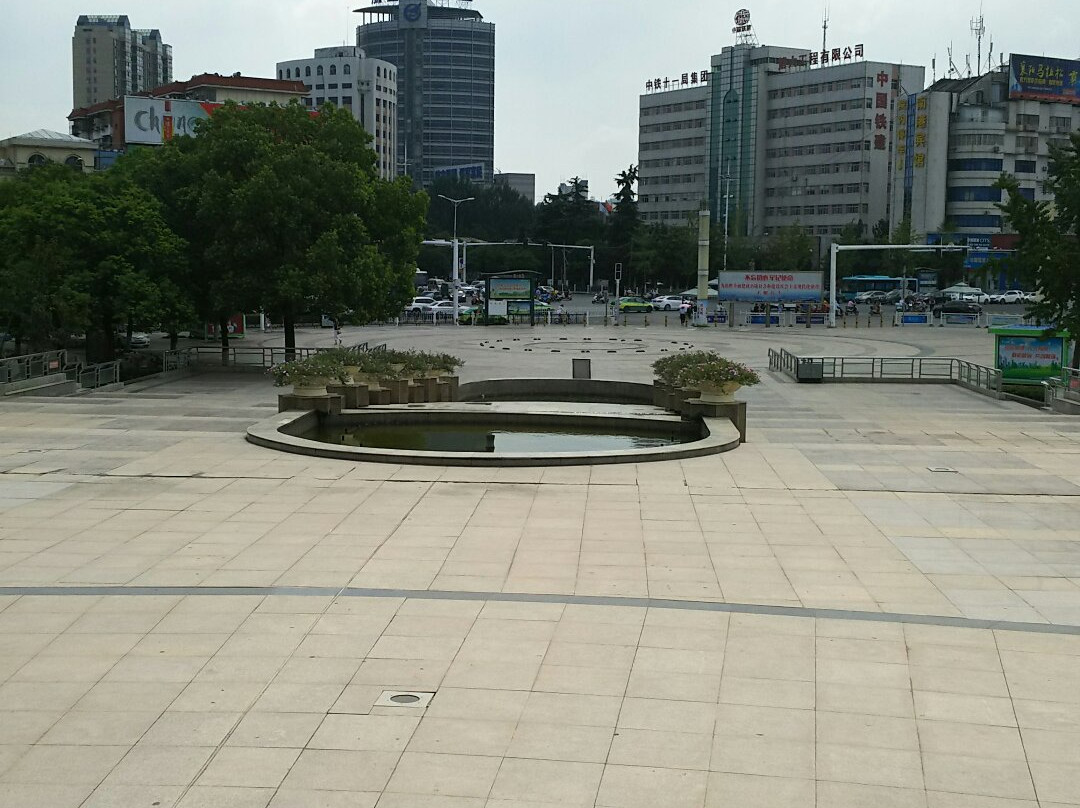 诸葛亮广场-襄阳市必去景点