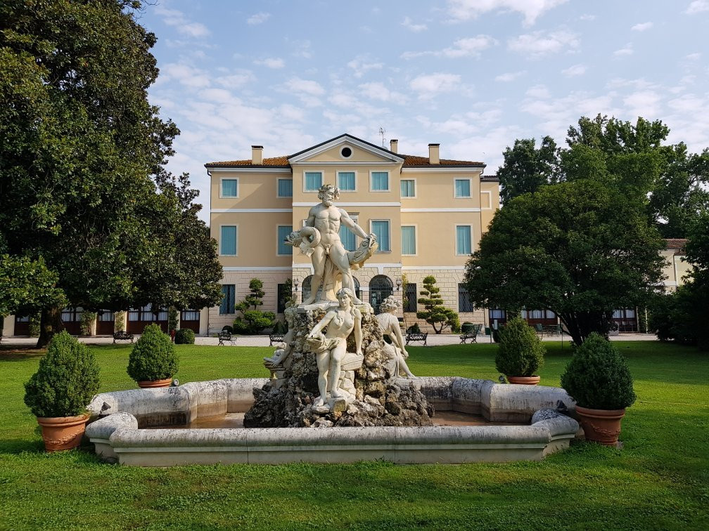 Villa Tacchi景点图片