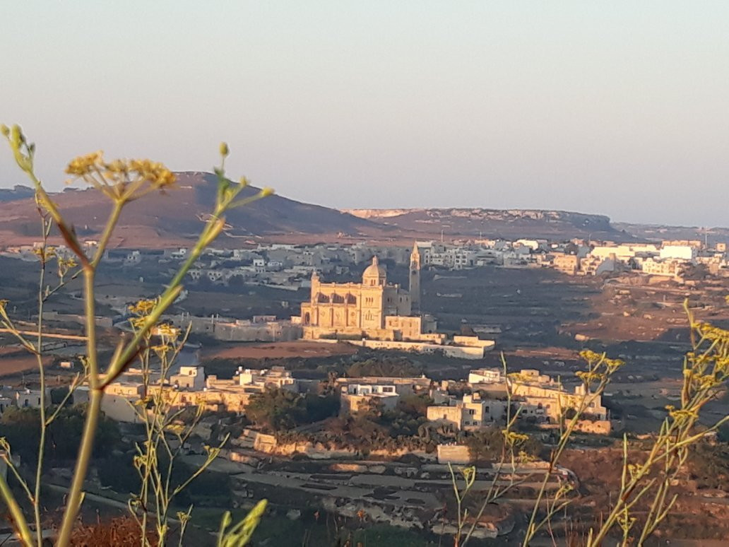 Ghasri旅游景点-Ta Gurdan Lighthouse