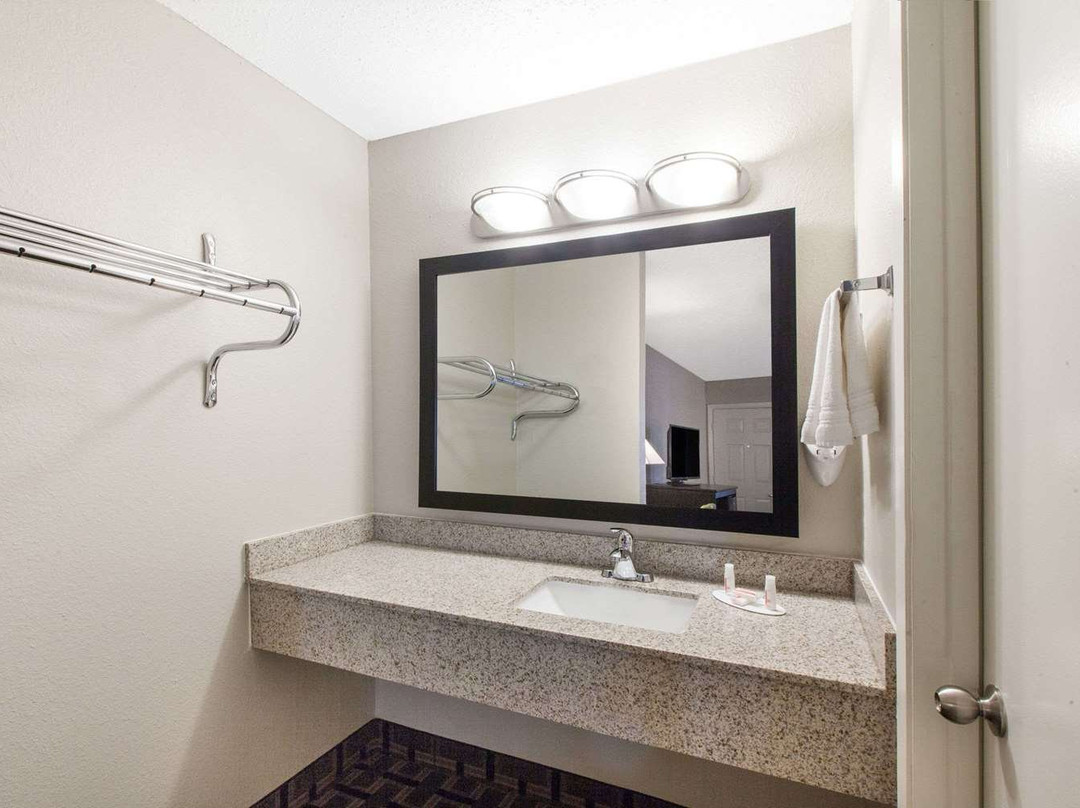 Days Inn by Wyndham Ennis主图