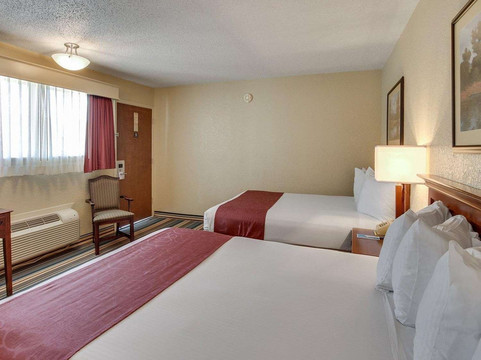 盖茨维尔戴斯酒店主图