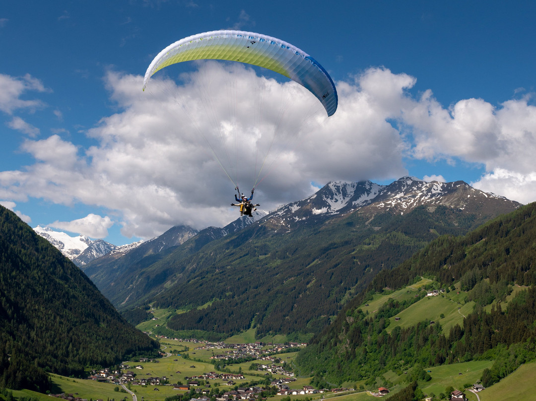 Tandem Paragliding景点图片