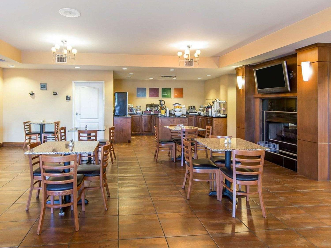 Comfort Suites East主图