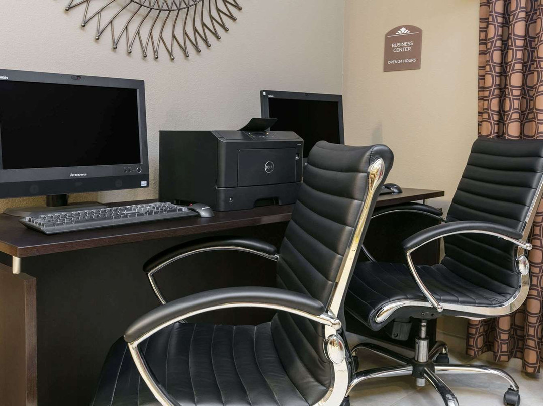 Sleep Inn & Suites Steubenville At The University主图