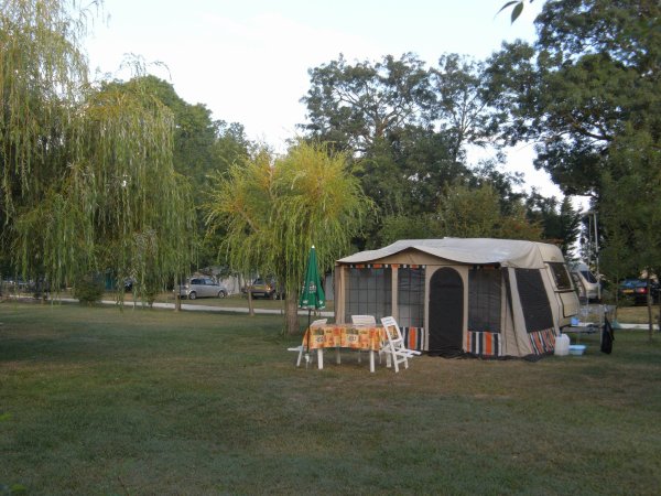 Camping Aire Naturelle Du Grand Pré-官方